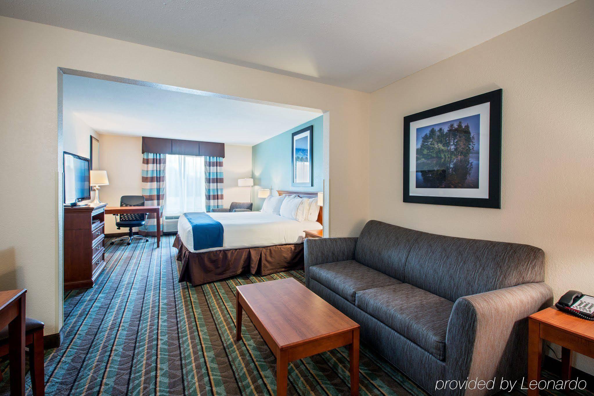 Holiday Inn Express & Suites Salamanca, An Ihg Hotel Екстериор снимка