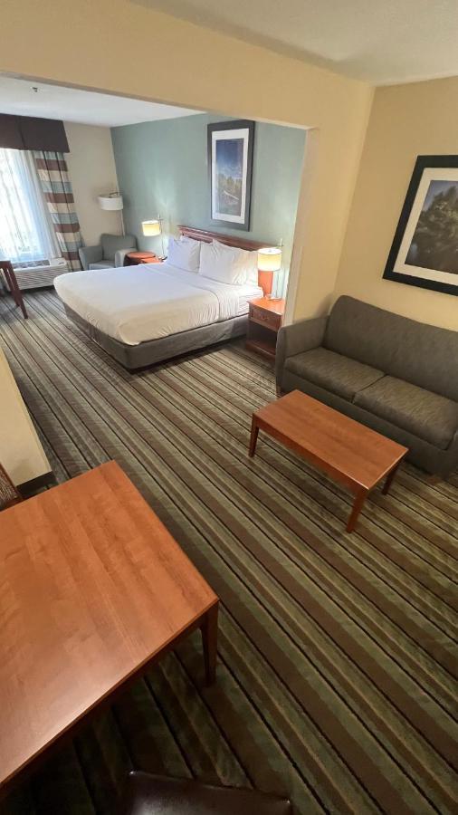 Holiday Inn Express & Suites Salamanca, An Ihg Hotel Екстериор снимка